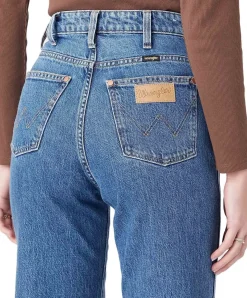 Wrangler Mom Jeans Straight Leg in Stonewash