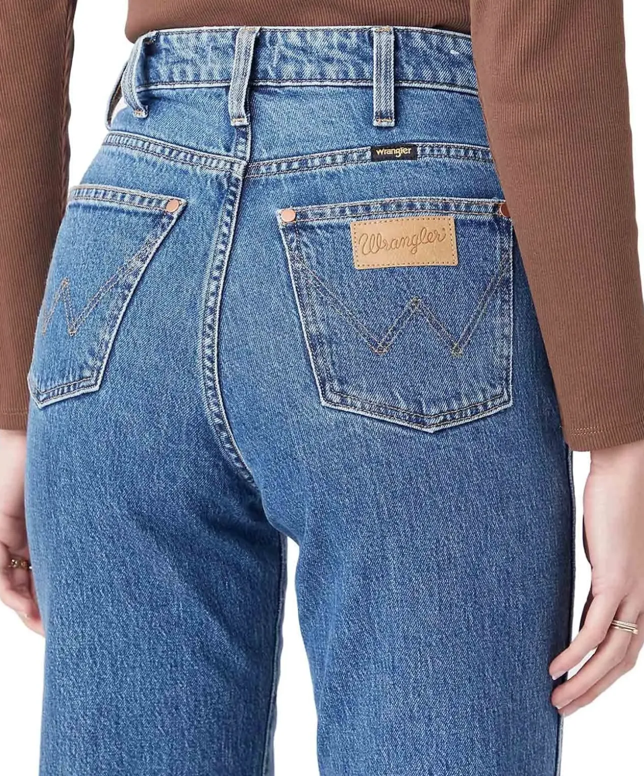 Wrangler Mom Jeans Straight Leg in Stonewash