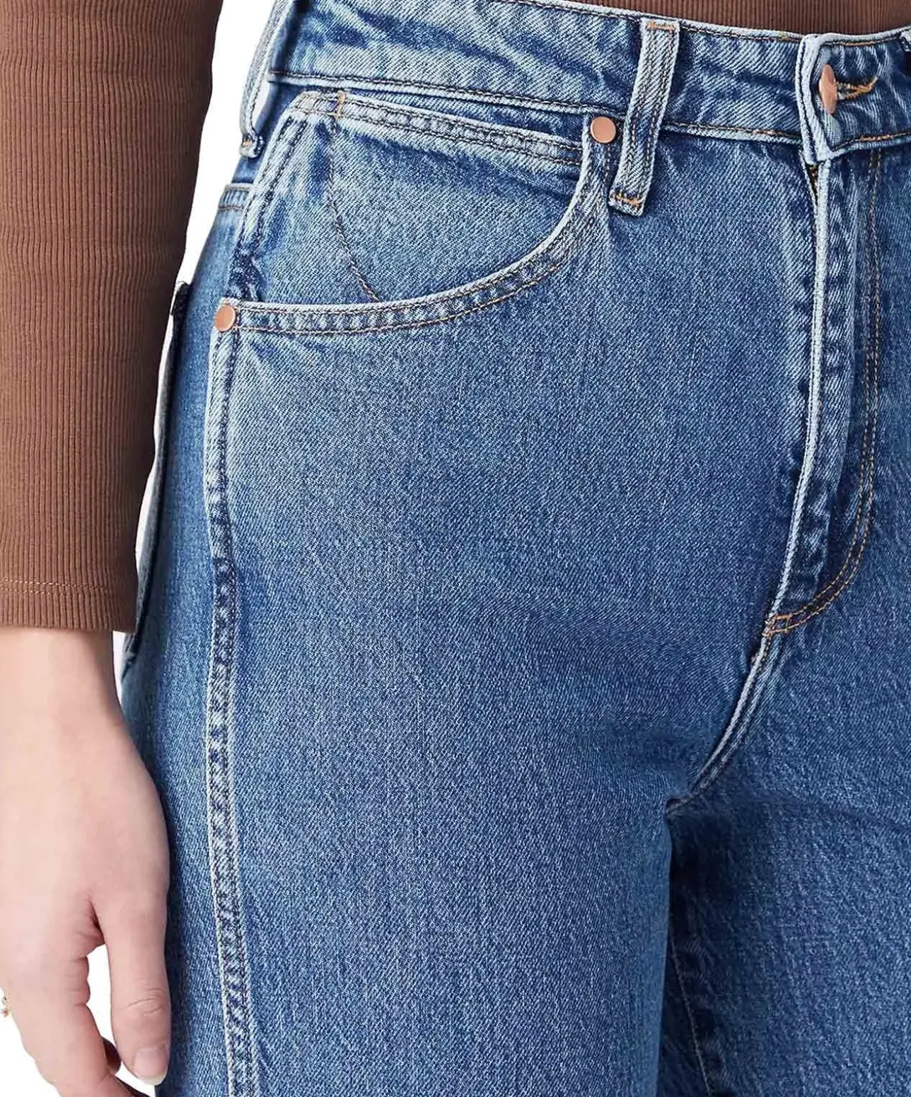 Wrangler Mom Jeans Straight Leg in Stonewash