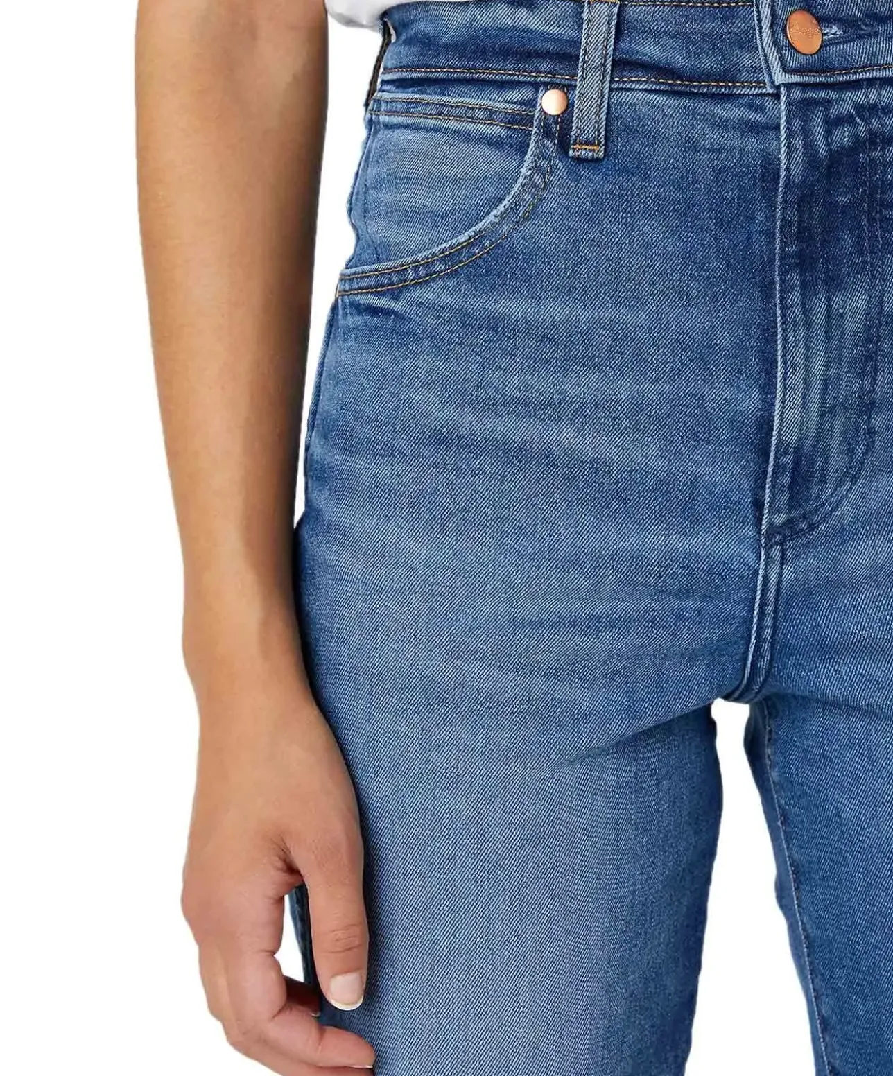 Wrangler Mom Jeans Straight Leg in Smoke Sea