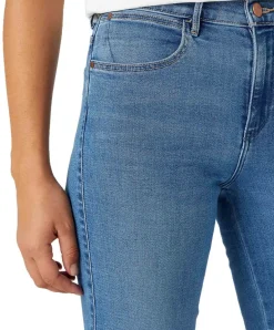 Wrangler Straight Jeans aus Body Bespoke in heller Aurelia Waschung