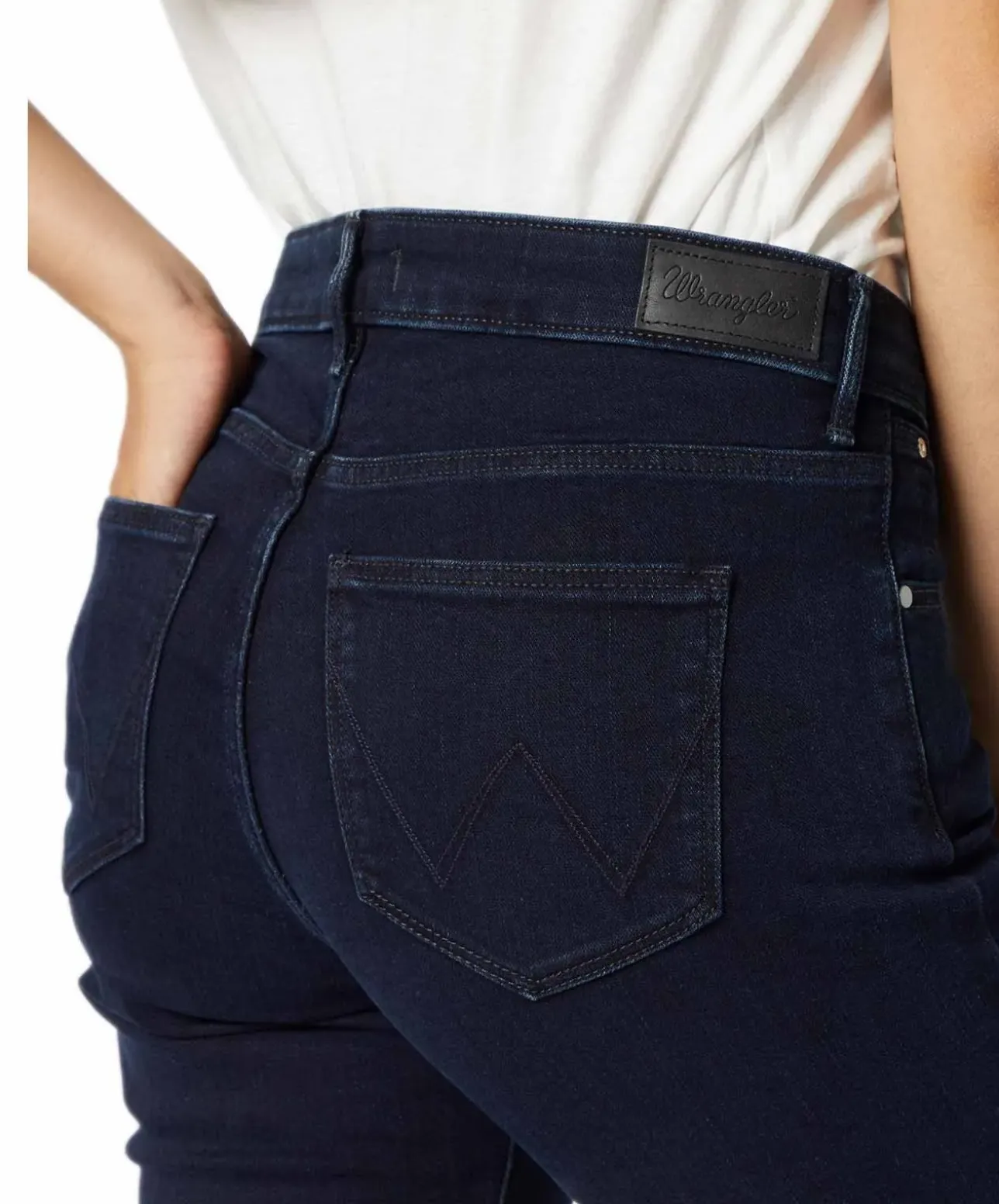 Wrangler Straight Jeans Body Bespoke in Blue Black
