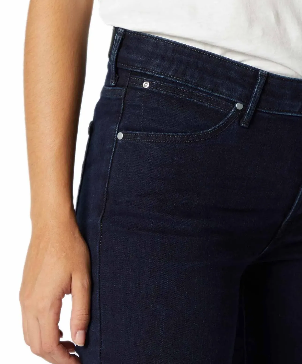 Wrangler Straight Jeans Body Bespoke in Blue Black