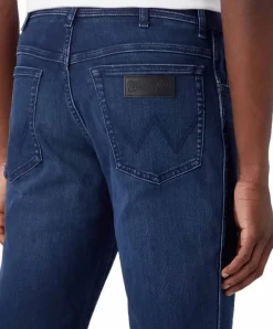 Wrangler Texas Stretch Jeans in dunkelblauem High-Stretch